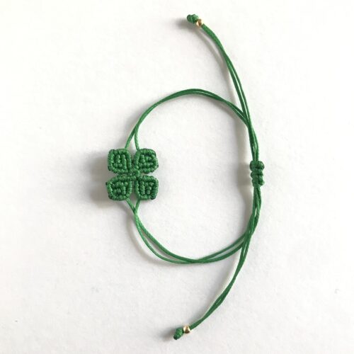 Bracciale quadrifoglio macramè